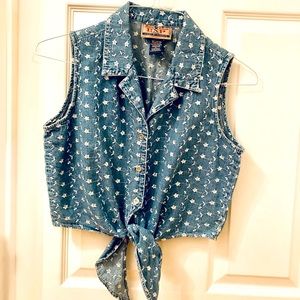 Cute sleeveless denim crop top that ties in front.